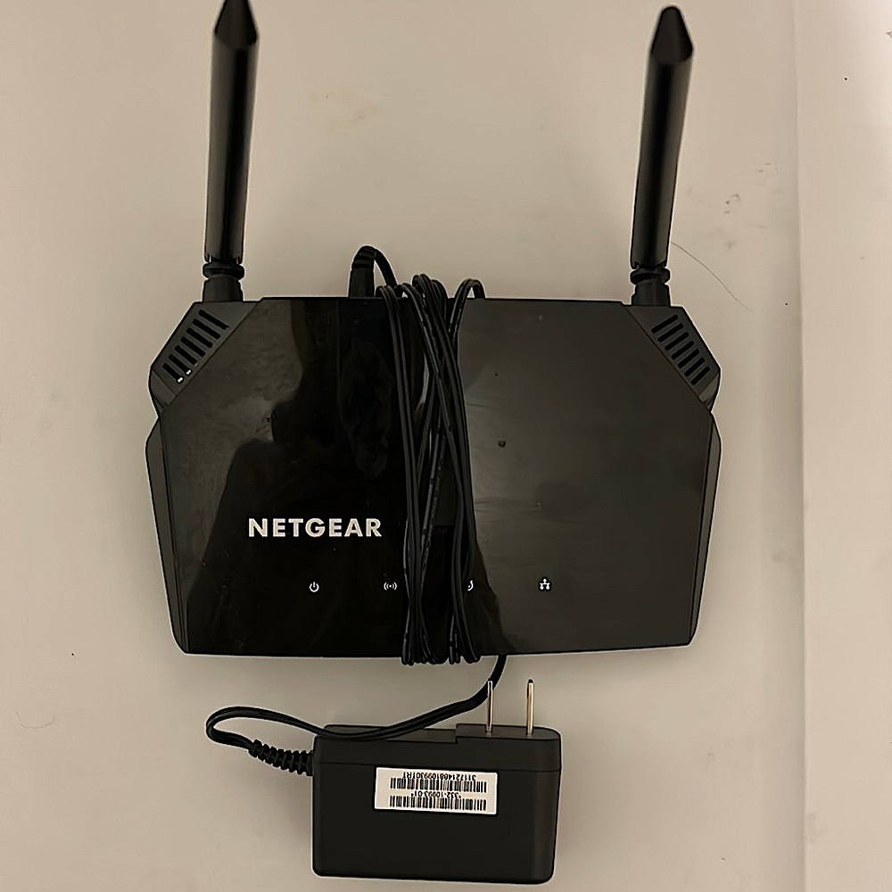 NETGEAR WiFi Router (R6120) - AC1200 Dual Band WiFi Router - Preowned - Picture 1 of 3